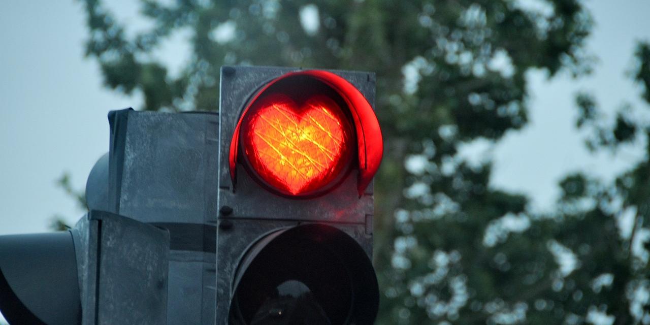 rote Ampel zeigt Herz