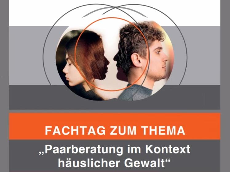 Zwei Gesichter, eine Frau und ein Mann, die sich in der Mitte ansehen, beide aber auch noch einmal nach außen blicken, voneinander weg.