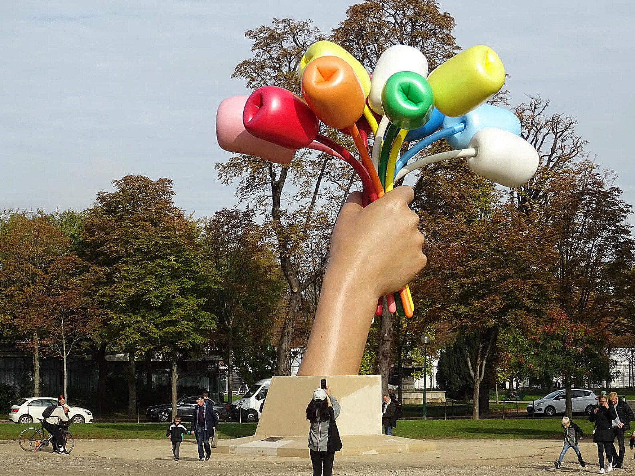 Paris: Denkmal an den Anschlag 2015 vom US-Künstler Jeff Koons