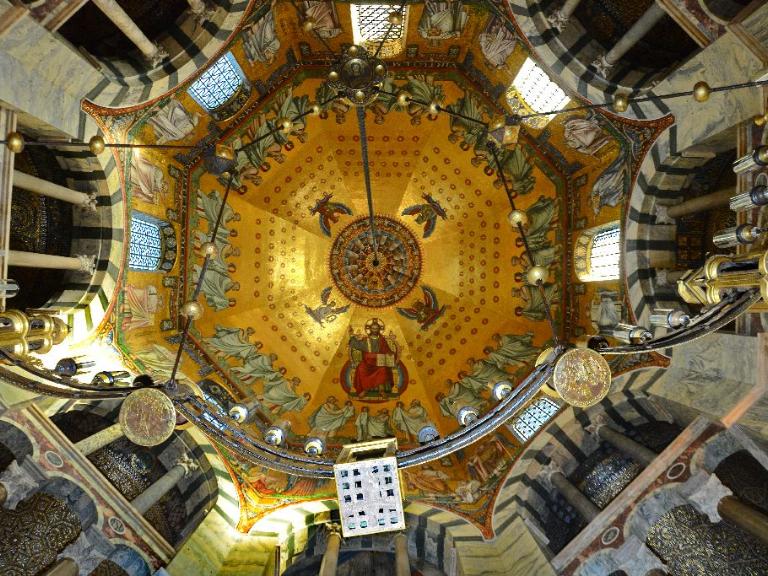 Mosaik in der Kuppel des Aachener Oktogons im Dom