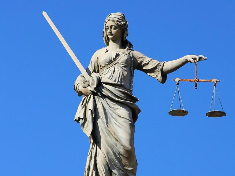 Statue der Iustitia (John van Nost d. J.), Dublin Castle's Gates of Fortitude and Justice