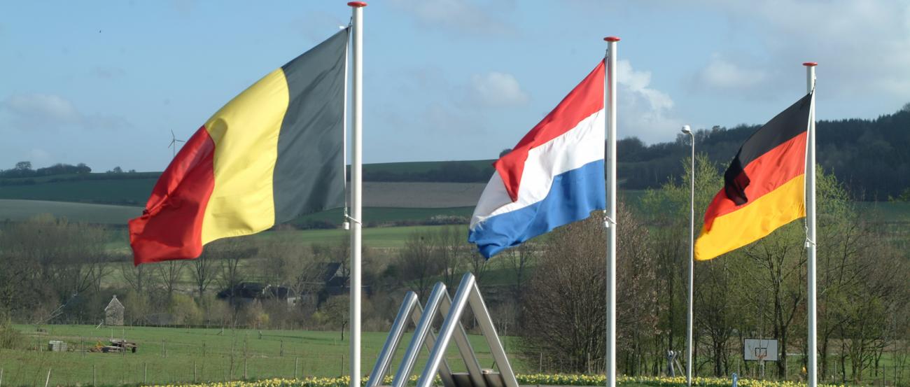 Dreiländerfahnen in Vaals
